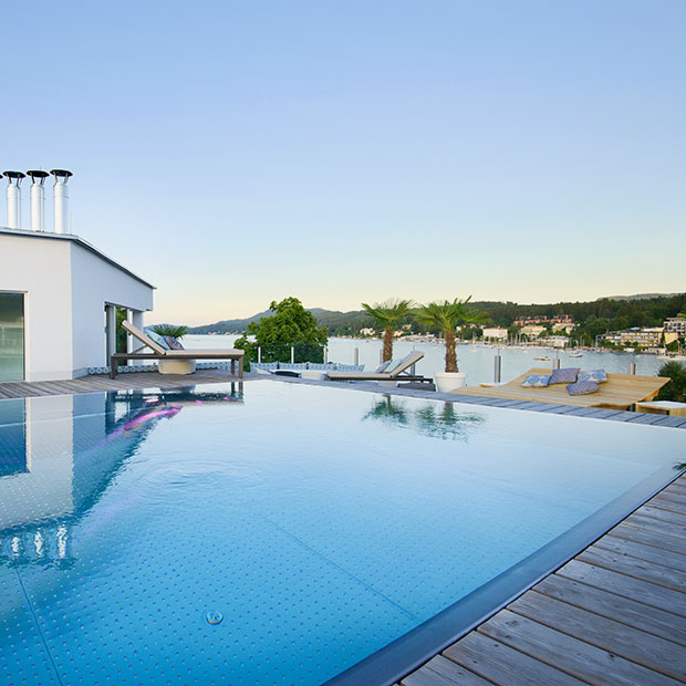 Rooftop-Pool auf der traumhaften Dachterrasse unserer Luxusapartments in Velden - direkt am Ufer des Wörthersees